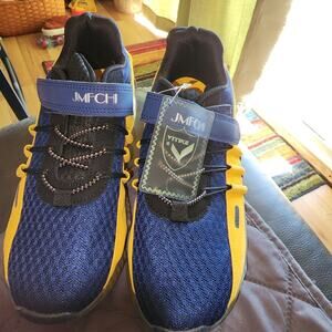 VITIKE NWT UNISEX SNEAKERS